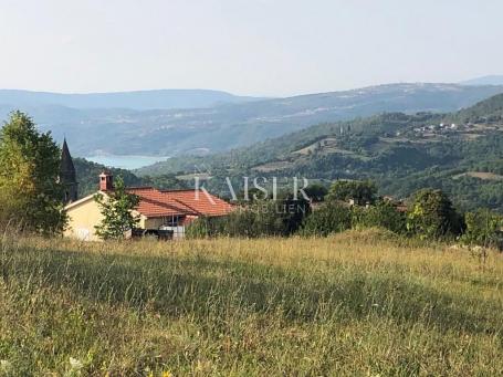 Istra, Pazin - građevinsko zemljište s pogledom na jezero Butoniga