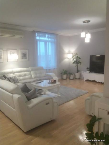 STARI GRAD LONDON 200m2 , (3T) , 550000e