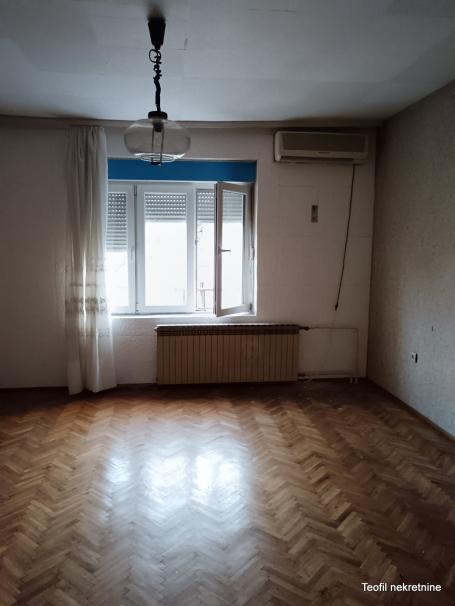 ZEMUN ZEMUN - ĆUKOVAC 125m2 , (T) , 250000e