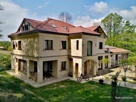 LAZAREVAC LJIG 541m2 , (800) , 740000e