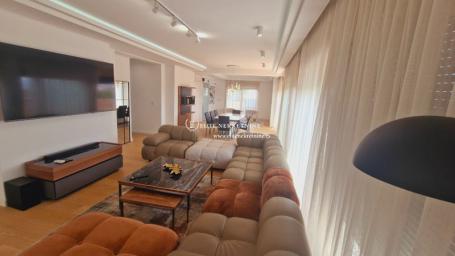 Izdavanje-Penthouse Vracar, terasa 85m2, 2 garazna mesta