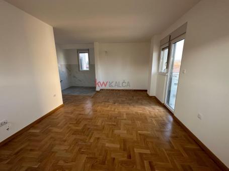 Novogradnja  u centru, 3. 5 stan, I sprat, 77m2