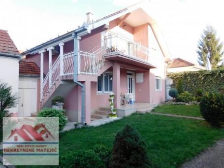 DVE KUĆE KOD BOLNICE 176M2+3, 2 ARA PLACA----150. 000 E