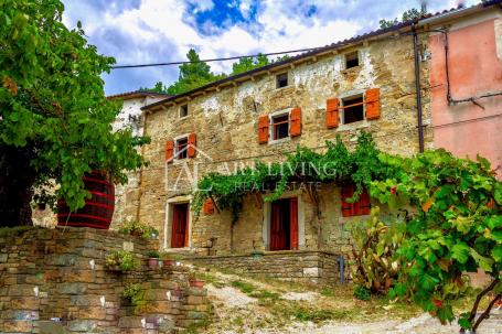 Istra-Oprtalj, kamena istarska kuća s otvorenim pogledom