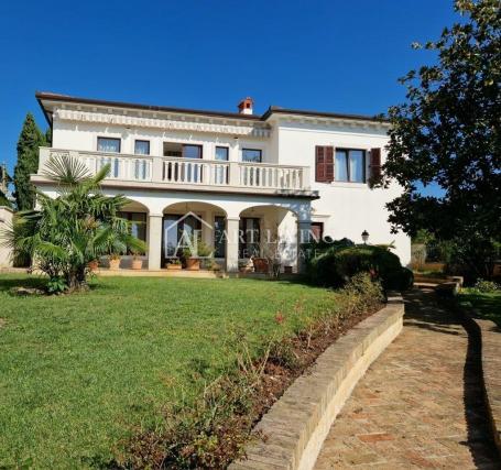 Umag, Detached house in a TOP location 50 m from the sea