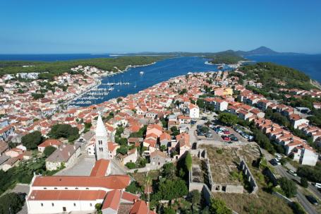 Mali Lošinj, novogradnja stan u srcu grada 