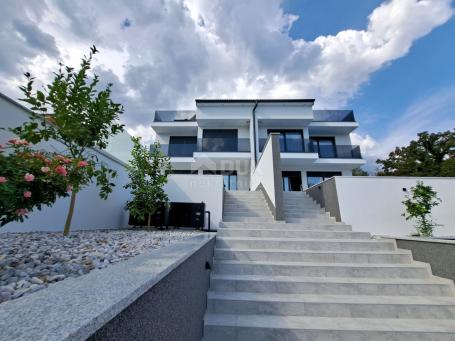 OPATIJA, LOVRAN – Luxusvilla mit zwei Apartments, zwei Swimmingpools und Meerblick