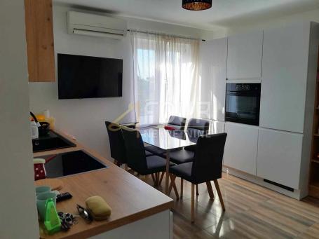 Novi Vinodolski, Klenovica, 39. 32m2, 1skl, lođa, pogled na more