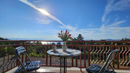 Mošćenička Draga, family house with a sea view