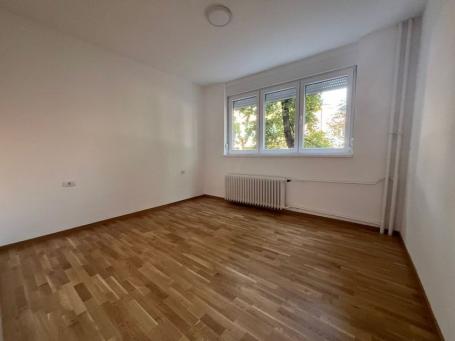 Ovaj prelepi stan od 52 m² nalazi se na izuzetnoj lokaciji na Keju u Novom Sadu!