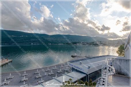 Fantastican troiposoban stan sa panoramskim pogledom na more na samom setalistu,