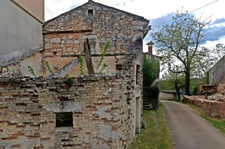 ISTRA, ŽMINJ - Kamena kuća s prostranom okućnicom