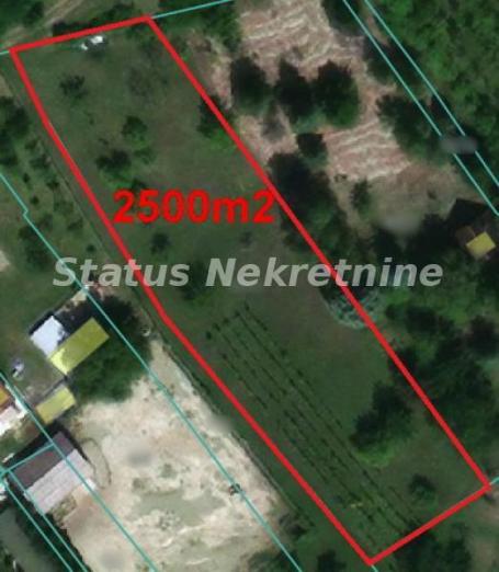 Kameničke Livade-odličan građevinski plac 2500 m2 na Rumskom putu-065/385 8880