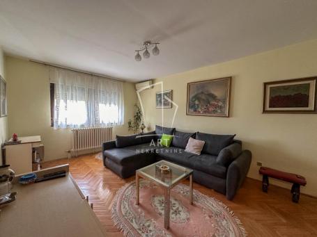 Na odličnoj lokaciji stan 3. 0, mereno 80m2 ID#8842