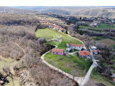 Labin, okolica, prostrano građevinsko zemljište 