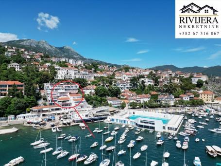 Luxurious three-bedroom apartment with a view of Herceg Novi Square