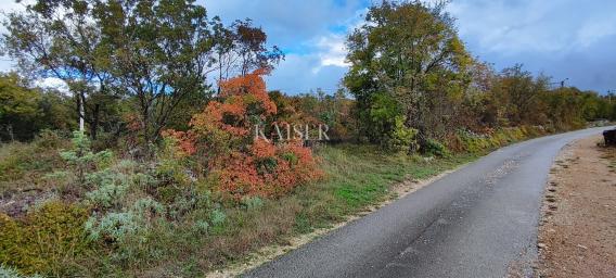 Istrien, Labin - Baugrundstück 500 m vom Meer entfernt, 2100 m2