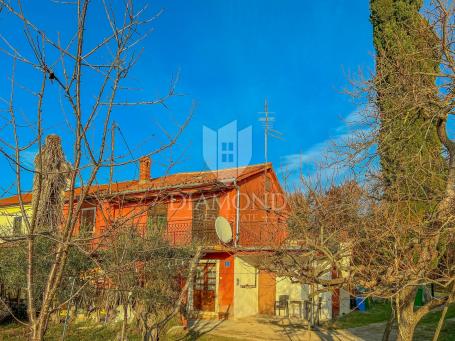 Istrian house with 2 apartments near the Slovenian border