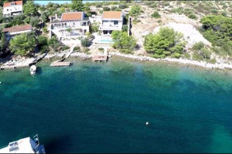 Lastovo, Skrivena Luka, građevinsko zemljište prvi red do mora, 955 m2