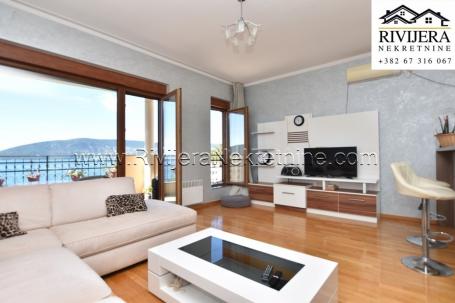 Two-bedroom apartment in excellent condition, sea view Zelenika Herceg Novi