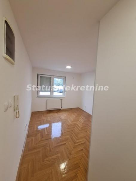 Grbavica-Uknjižena Garsonjera 20 m2 na Top Lokaciji-065/385 8880