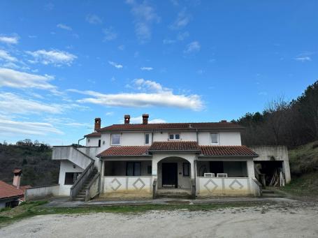 ISTRA, LABIN - Kuća s tri stambene jedinice na pogodnoj lokaciji s panoramskim pogledom