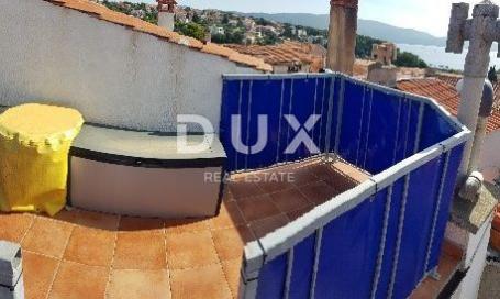 INSEL KRK, STADT KRK - Steinhaus mit Blick auf das Meer