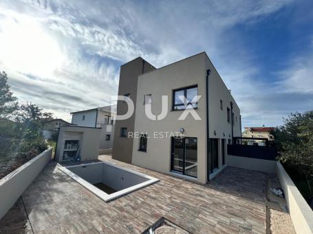 ŠIBENIK, VODICE - Terraced house with swimming pool and roof terrace