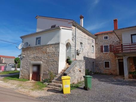 Surroundings of Poreč, renovated autochthonous Istrian house in a quiet location