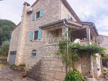 Surroundings of Poreč, autochthonous stone house with a spacious garden