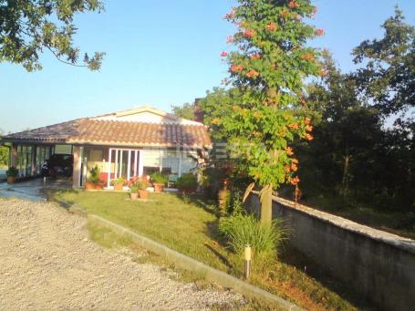 Ground floor house 141 m 2 on the outskirts of the village with a property of 21500 m2