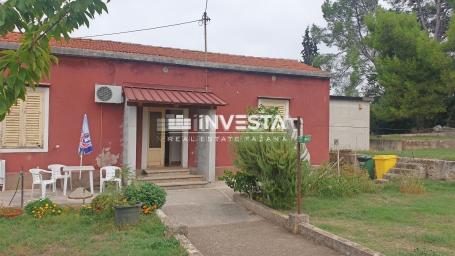 Pula area, Detached house on a building plot of 1150 m2