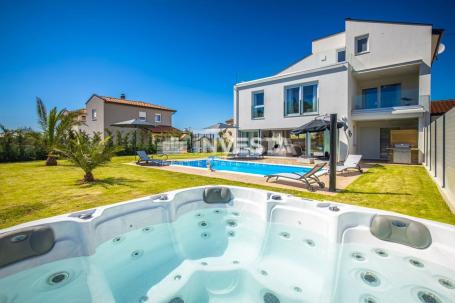 Poreč area, Luxury holiday villa with swimming pool, 5SS