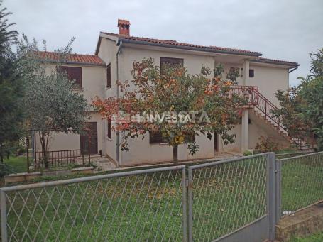 Poreč okolica, Samostojeća kuća sa 3 stambene jedinice, 330 m2