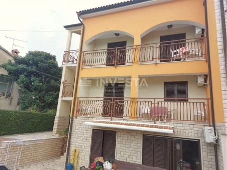 Poreč, house with 4 apartments and pool, sea view, TOP location