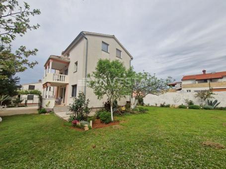 Fažana area, apartment house with 4 residential units, near the sea