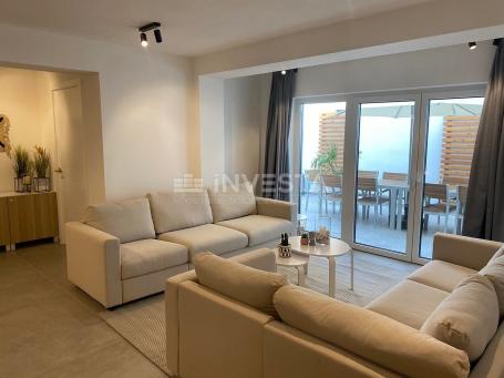 Premantura, luxurious spacious apartment 123m2 with garden and jacuzzi