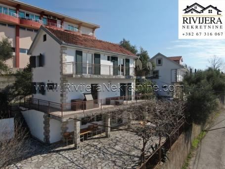 Family house with sea view in village Podi Herceg Novi