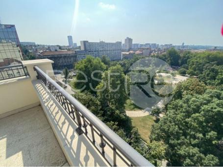 Penthouse overlooking the park