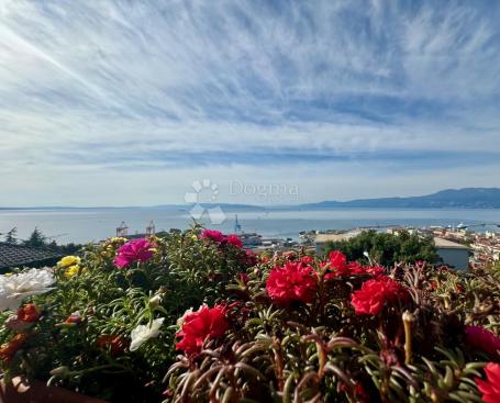 KUĆA  I POGLED NA KVARNER SA VRHA TRSATA