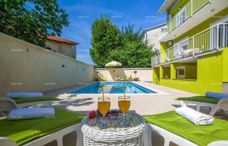 House House with swimming pool in Valdebek.