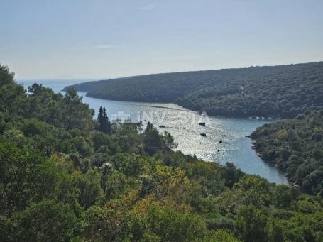 Krnički Porat, Wald 200 m vom Meer und 40 m zur urbanisierten Zone