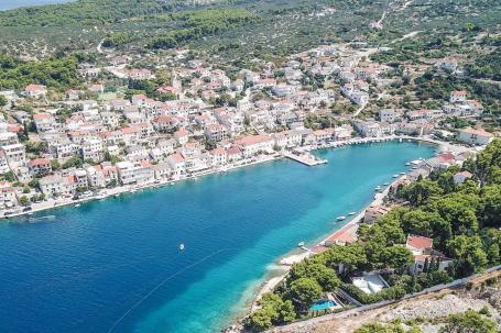 Brač, Povlja, građevinsko zemljište površine 259 m2