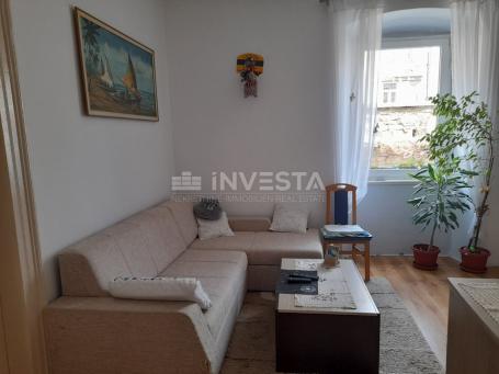 Pula center, furnished apartment on the first floor.