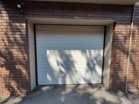 Closed garage for rent