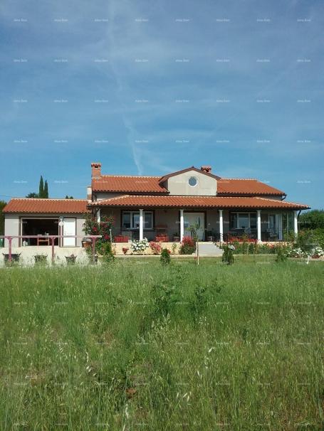 House We are selling a house in a quiet location. Marčana.