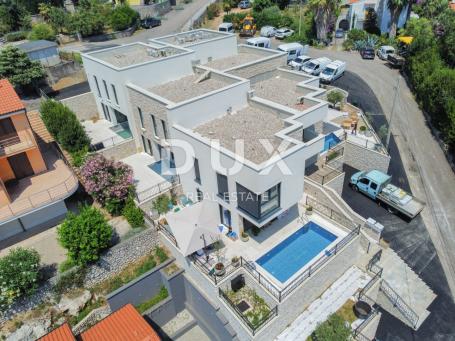 OPATIJA, LOVRAN – Exklusive zweistöckige Wohnung mit privatem Pool, nur 150 Meter vom Strand entfern