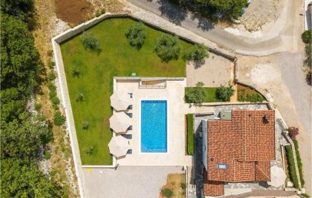 Labin - house with swimming pool, 500 m from the sea