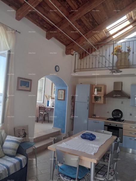 House Near the town of Umag. House for sale, 123.65 m² right on the seafront, only 10 meters from th