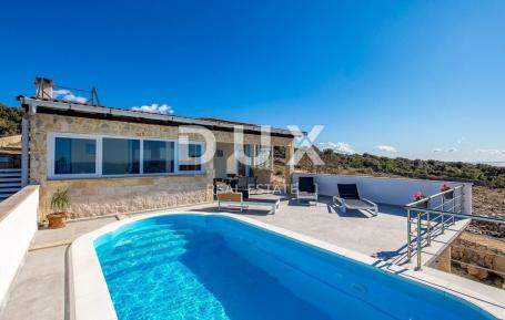 PAG, MANDRE - A beautiful villa with a pool and an olive grove, enjoy the view of the sea and a larg